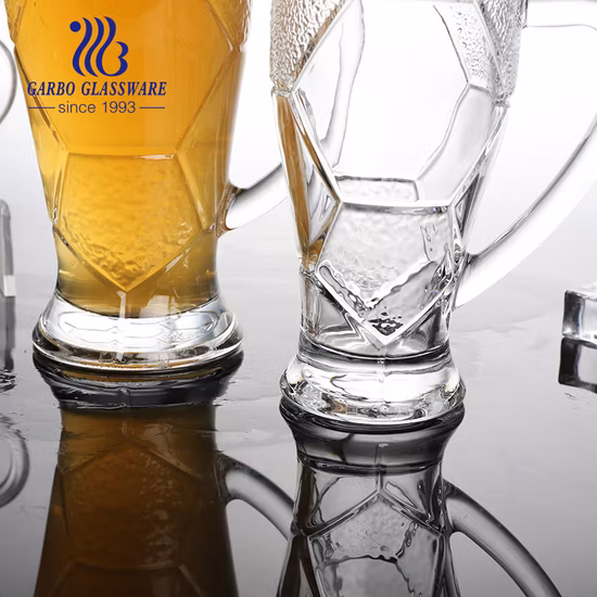 Пивная стеклянная кружка с тиснением футбола для рынков Бразилии и Южной Америки, высококачественная стеклянная посуда для напитков, стеклянная кружка с ручкой для питья пива